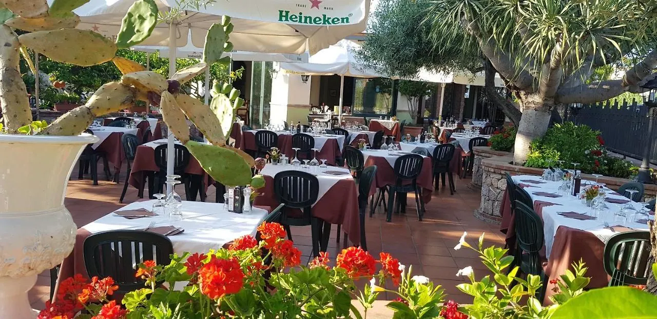 Villa Antonino Giardini-Naxos 0*,
