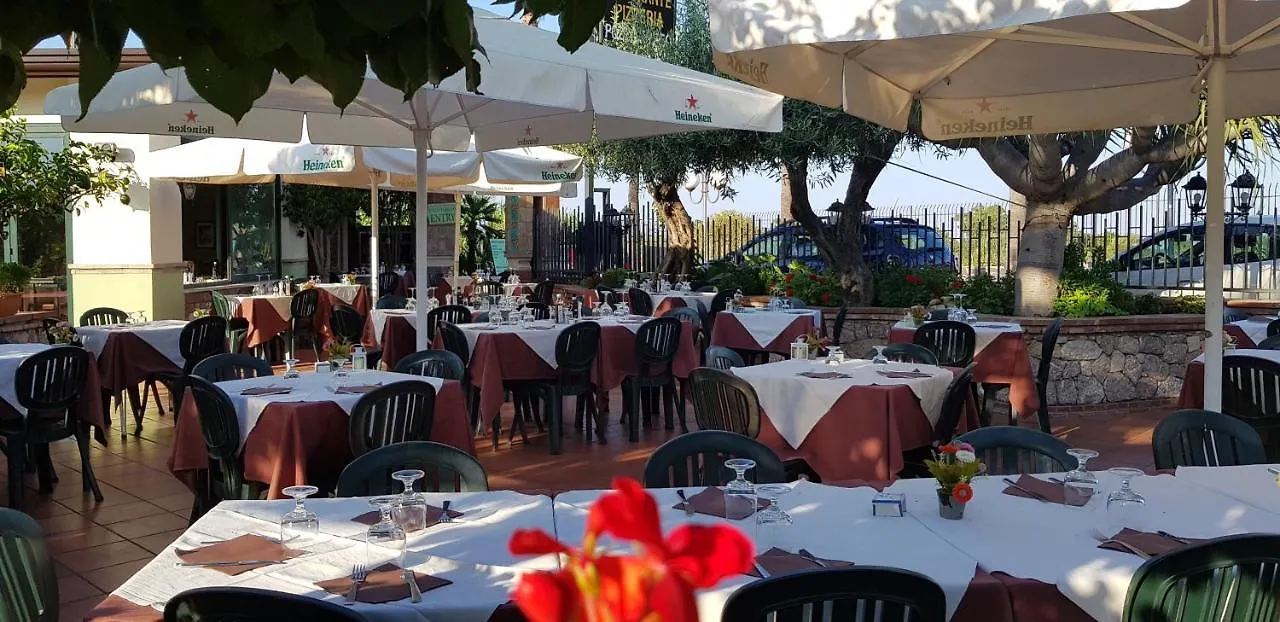 Villa Antonino Giardini-Naxos Maison d'hôtes